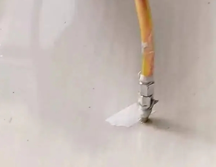 南丹瓷砖空鼓维修公司专业解答在瓷砖铺贴过程中，如果使用的砂料过粗（如全部使用了粗砂），可能会导致以下问题